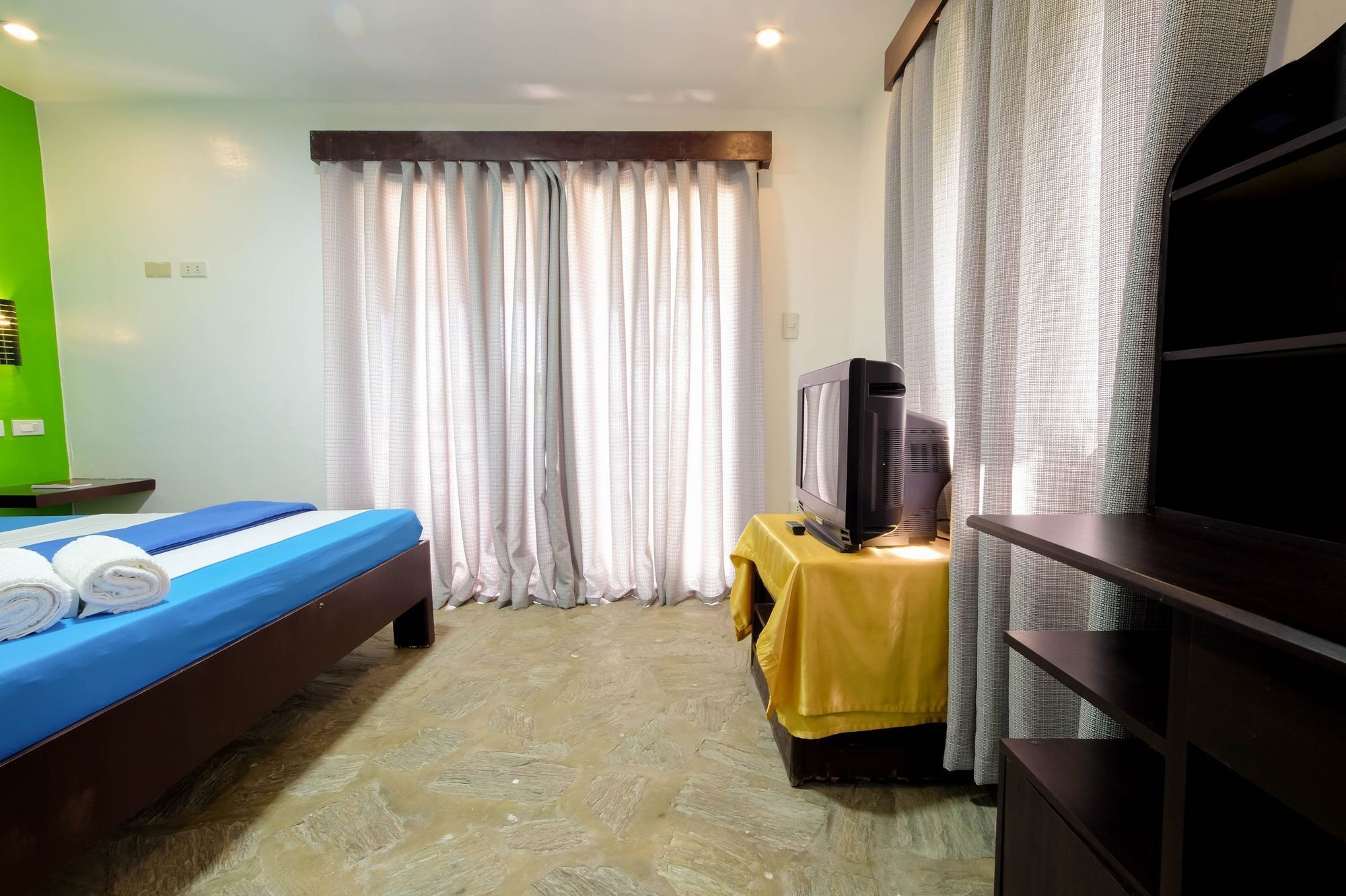 Zen Rooms Sabang Beachview Puerto Galera Exterior photo